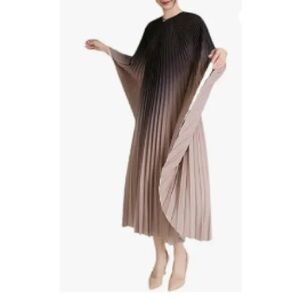 Chic Gradient Pleated Maxi Dress